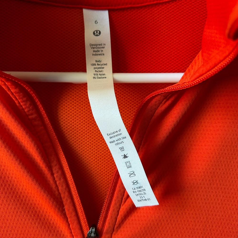 LULULEMON Ventilating UV
Protection Running jacket
Solar Orange - Picture 4 of 7